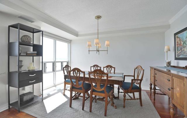 802 - 2210 Lakeshore Rd, Condo with 2 bedrooms, 2 bathrooms and 3 parking in Burlington ON | Image 3