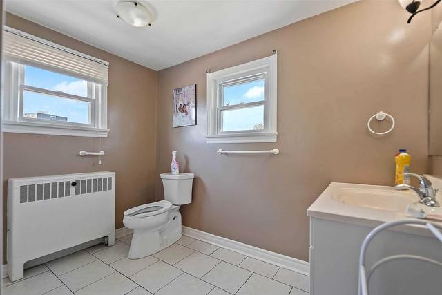 369 Carlton St, House detached with 3 bedrooms, 2 bathrooms and 3 parking in St. Catharines ON | Image 5