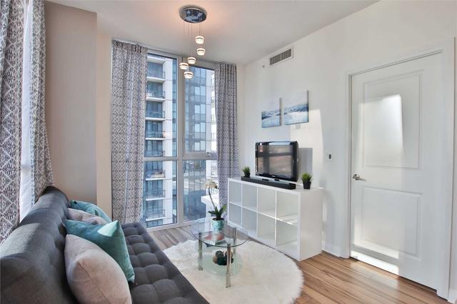 809 - 75 Eglinton Ave W, Condo with 2 bedrooms, 2 bathrooms and 1 parking in Mississauga ON | Image 3