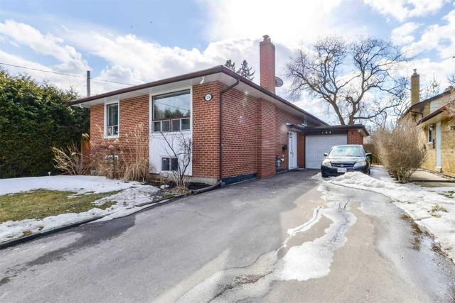 104 Riverhead Dr, House detached with 3 bedrooms, 2 bathrooms and 5 parking in Toronto ON | Image 1