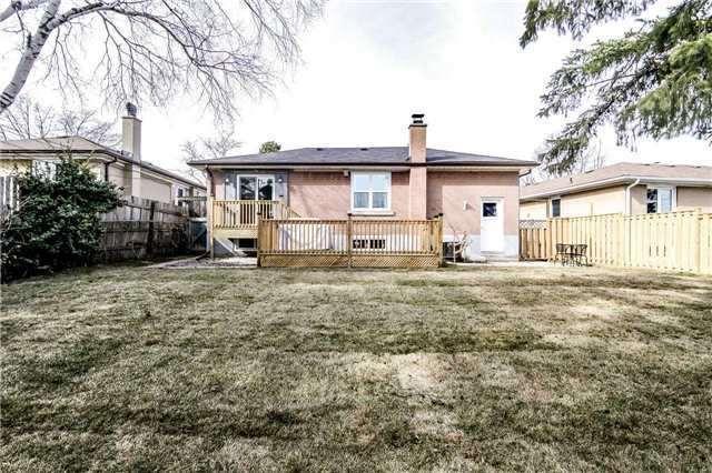 71 Pandora Circ, House detached with 3 bedrooms, 2 bathrooms and 3 parking in Toronto ON | Image 2