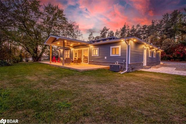 3993 Hwy 12, Home with 3 bedrooms, 3 bathrooms and 20 parking in Ramara ON | Image 12