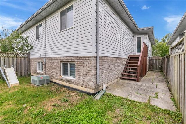 4262 Pioneer Avenue, House semidetached with 3 bedrooms, 2 bathrooms and 2 parking in Windsor ON | Image 25