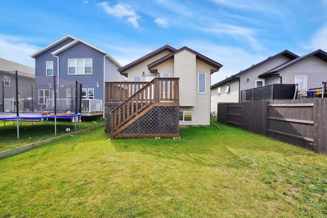 152 Heartland Crescent, House detached with 4 bedrooms, 2 bathrooms and 2 parking in Penhold AB | Image 25