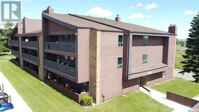 305 - 1140 9th Avenue Ne, Condo with 3 bedrooms, 1 bathrooms and null parking in Swift Current SK | Image 1