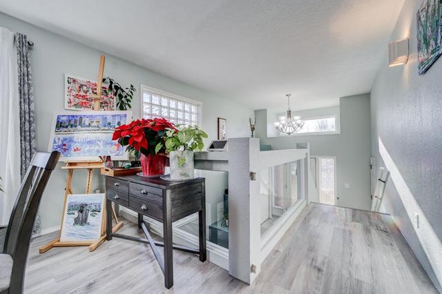 221 Heritage Crescent W, House detached with 4 bedrooms, 3 bathrooms and 4 parking in Lethbridge AB | Image 5