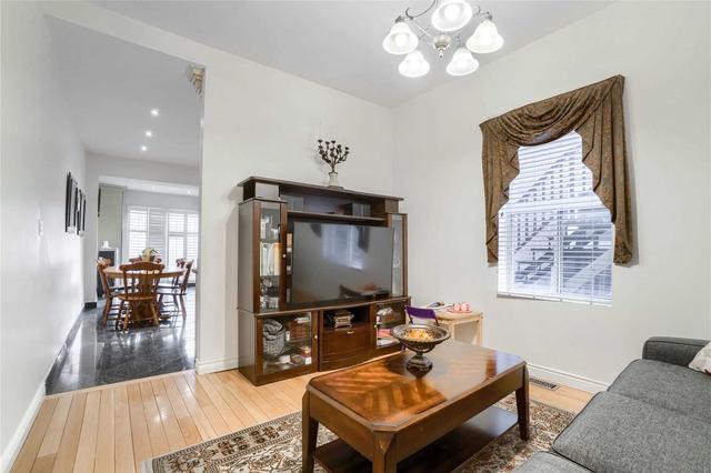 541 Ossington Ave, House semidetached with 4 bedrooms, 3 bathrooms and 2 parking in Toronto ON | Image 2