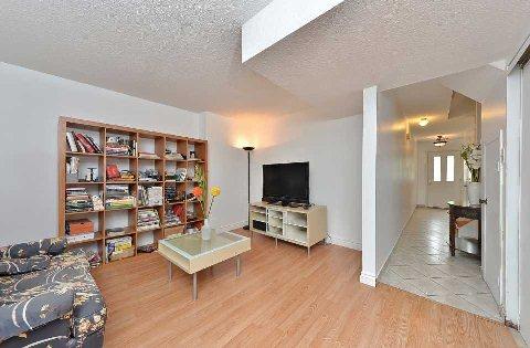 16 - 200 Murison Blvd, Townhouse with 3 bedrooms, 2 bathrooms and 2 parking in Toronto ON | Image 4
