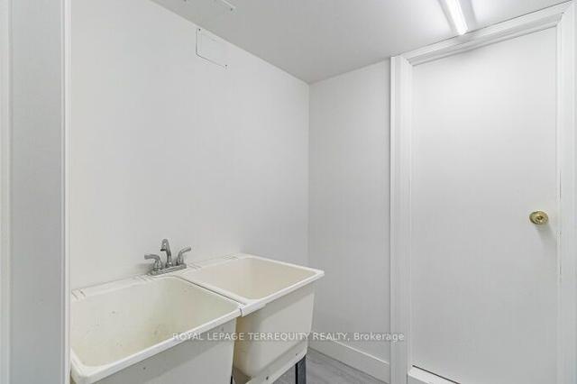 18 Wesley St, House detached with 2 bedrooms, 2 bathrooms and 3 parking in Toronto ON | Image 15