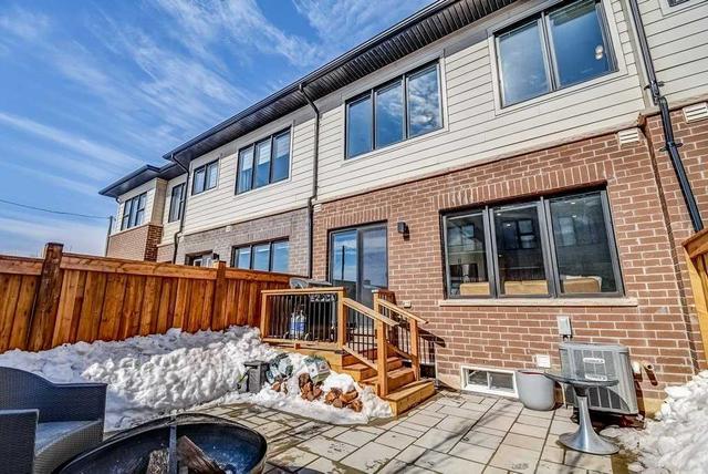 354 Wheat Boom Dr, House attached with 3 bedrooms, 3 bathrooms and 2 parking in Oakville ON | Image 27