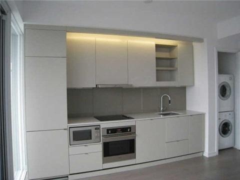 3902 - 101 Peter St, Condo with 0 bedrooms, 1 bathrooms and null parking in Toronto ON | Image 2