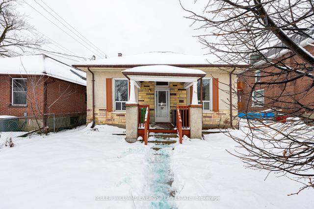 165 Stewart St, House detached with 2 bedrooms, 1 bathrooms and 3 parking in Peterborough ON | Image 1