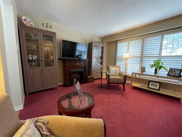 324 Simonston Blvd, Townhouse with 3 bedrooms, 3 bathrooms and 2 parking in Markham ON | Image 4
