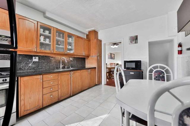 164 Queen St N, House attached with 4 bedrooms, 2 bathrooms and 2 parking in Hamilton ON | Image 2