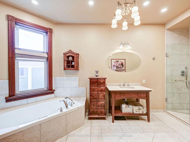 121 Lippincott St, House semidetached with 3 bedrooms, 2 bathrooms and 1 parking in Toronto ON | Image 15