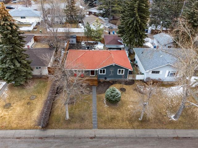 4212 45 Street Sw, House detached with 3 bedrooms, 3 bathrooms and 3 parking in Calgary AB | Image 41