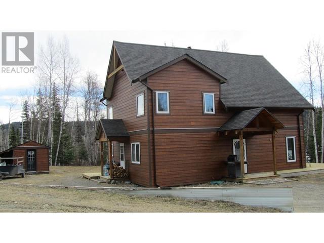 2644 Eagle Creek Road, House detached with 2 bedrooms, 2 bathrooms and null parking in Cariboo H BC | Image 3