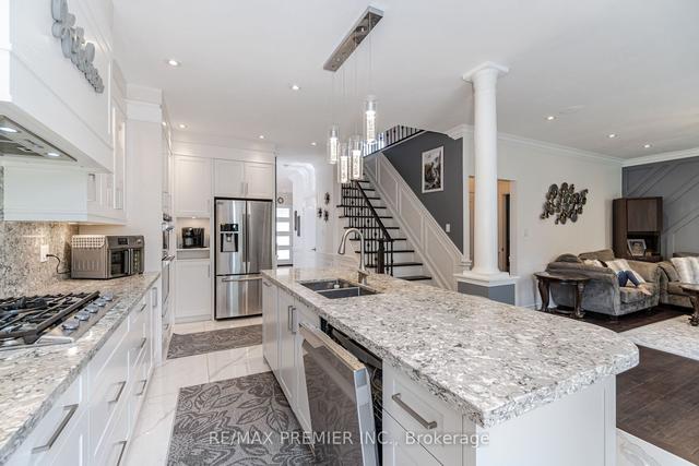 103 South Belair Dr, House detached with 4 bedrooms, 4 bathrooms and 6 parking in Vaughan ON | Image 3