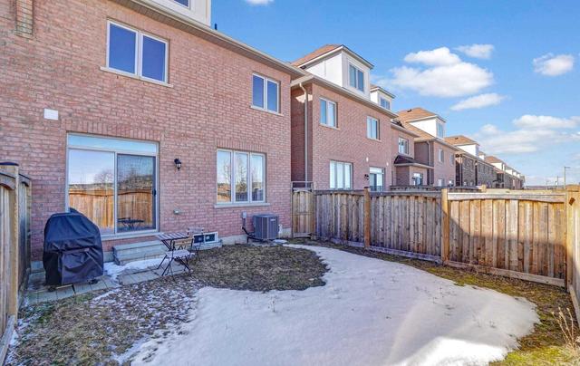 124 Living Cres, House attached with 3 bedrooms, 4 bathrooms and 2 parking in Markham ON | Image 27