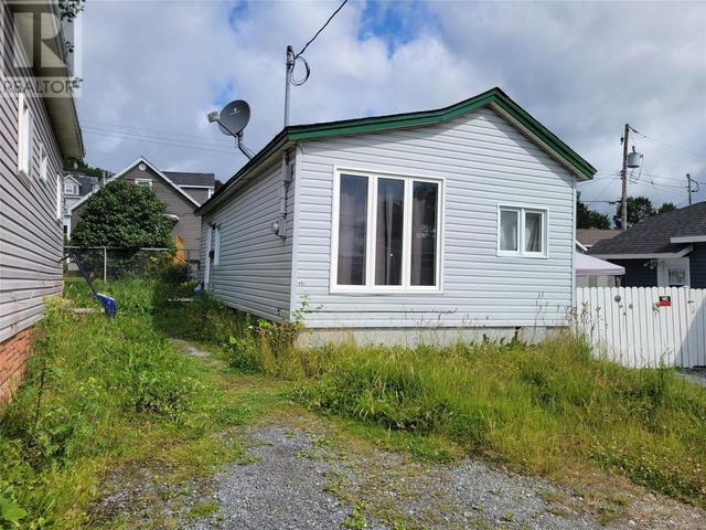 42 Poplar Road, House other with 4 bedrooms, 2 bathrooms and null parking in Corner Brook NL | Image 4