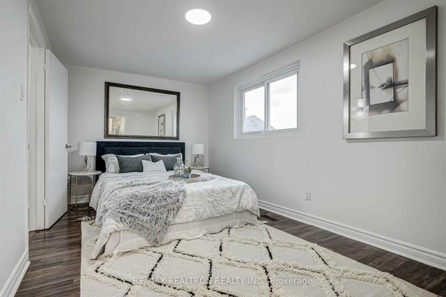 33 Mosque Cres, House detached with 3 bedrooms, 4 bathrooms and 1 parking in Toronto ON | Image 11