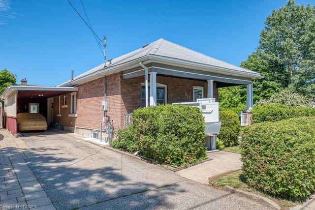 310 Sheridan Street, House detached with 2 bedrooms, 1 bathrooms and 4 parking in Brantford ON | Image 1