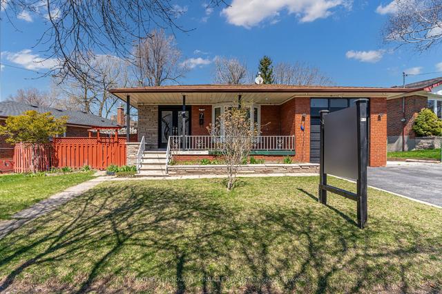 7 Stevenwood Rd, House detached with 4 bedrooms, 2 bathrooms and 3 parking in Toronto ON | Image 1