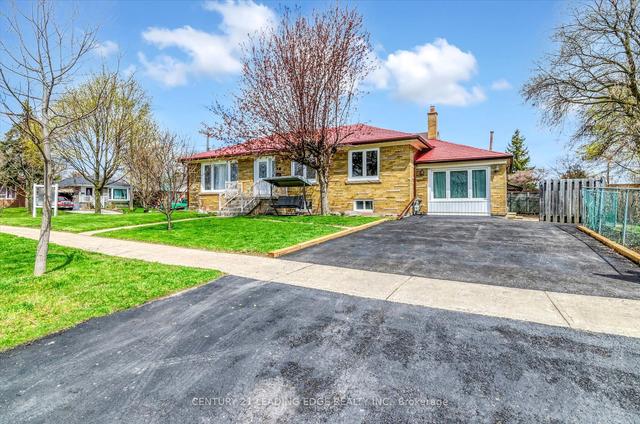 2 Maretta Ave, House detached with 4 bedrooms, 4 bathrooms and 4 parking in Toronto ON | Image 23