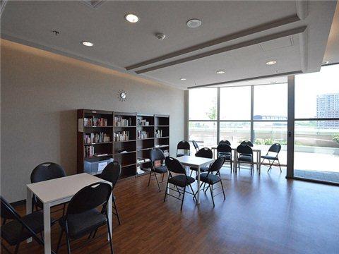 1012 - 9 George St, Condo with 2 bedrooms, 2 bathrooms and 1 parking in Brampton ON | Image 10