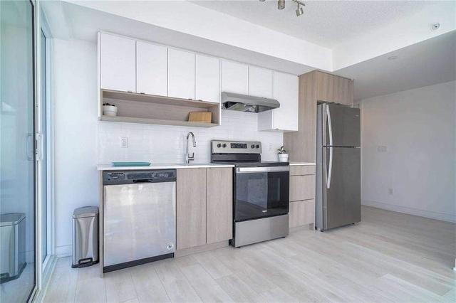 1119 Cooke Blvd, Condo with 2 bedrooms, 2 bathrooms and 1 parking in Burlington ON | Image 2