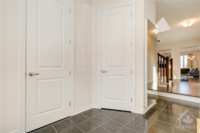 432 Meadowbreeze Drive, Townhouse with 4 bedrooms, 3 bathrooms and 2 parking in Ottawa ON | Image 4
