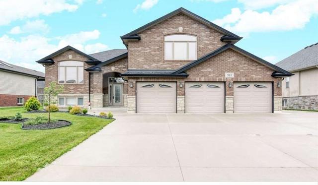 911 Driftwood Cres S, House detached with 3 bedrooms, 3 bathrooms and 9 parking in Lakeshore ON | Image 1