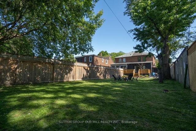 122 Gamble Ave, House semidetached with 3 bedrooms, 3 bathrooms and 3 parking in Toronto ON | Image 12