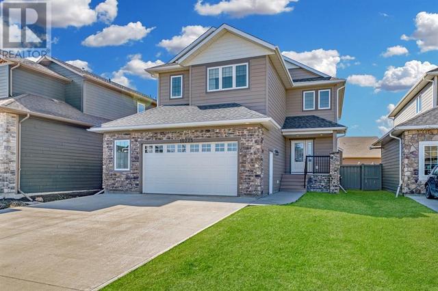 10225 67 Avenue, House detached with 3 bedrooms, 3 bathrooms and 4 parking in Grande Prairie AB | Card Image