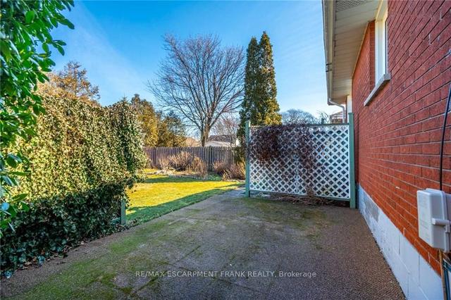 51 Howe Ave, House detached with 3 bedrooms, 2 bathrooms and 4 parking in Hamilton ON | Image 32
