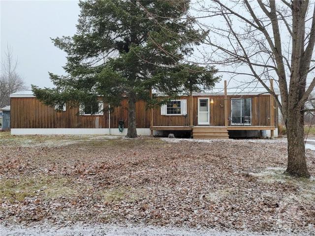 16 Saddle Avenue, House detached with 2 bedrooms, 2 bathrooms and 4 parking in Rideau Lakes ON | Image 1