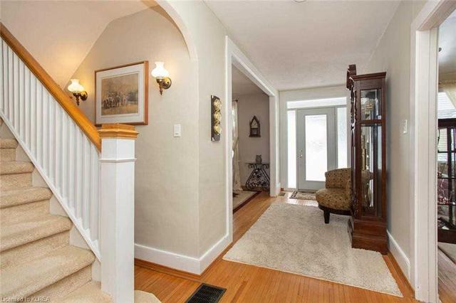 135 Colborne St, House detached with 2 bedrooms, 2 bathrooms and 5 parking in Kawartha Lakes ON | Image 8