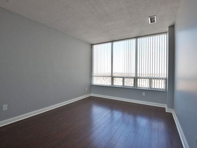 2303 - 24 Hanover Rd, Condo with 2 bedrooms, 2 bathrooms and 2 parking in Brampton ON | Image 10