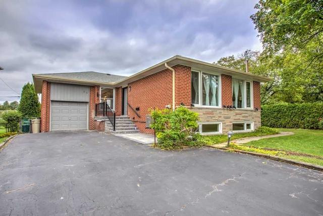 36 Silverview Dr, House detached with 6 bedrooms, 4 bathrooms and 5 parking in Toronto ON | Image 1