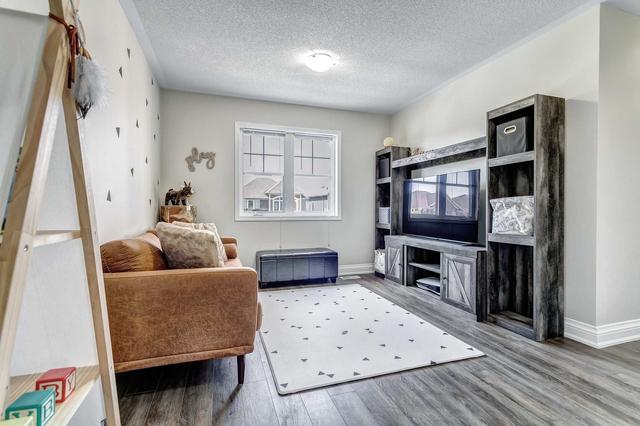 390 Nakerville Cres, House detached with 3 bedrooms, 3 bathrooms and 3 parking in Milton ON | Image 14