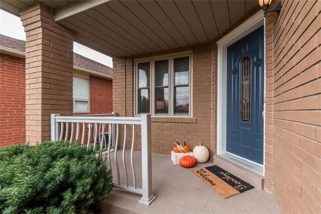 438 Stonegate Ave, House attached with 3 bedrooms, 3 bathrooms and 2 parking in Oshawa ON | Image 2