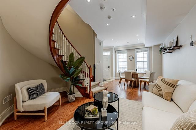 16 - 1970 Bloor St W, House attached with 2 bedrooms, 3 bathrooms and 1 parking in Toronto ON | Image 3