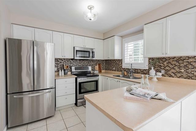 25 Lady May Dr, House detached with 3 bedrooms, 4 bathrooms and 6 parking in Whitby ON | Image 4