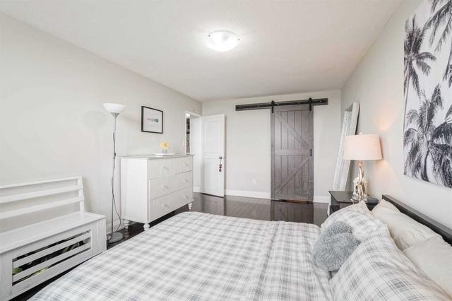 810 - 714 The West Mall, Condo with 2 bedrooms, 2 bathrooms and 1 parking in Toronto ON | Image 6