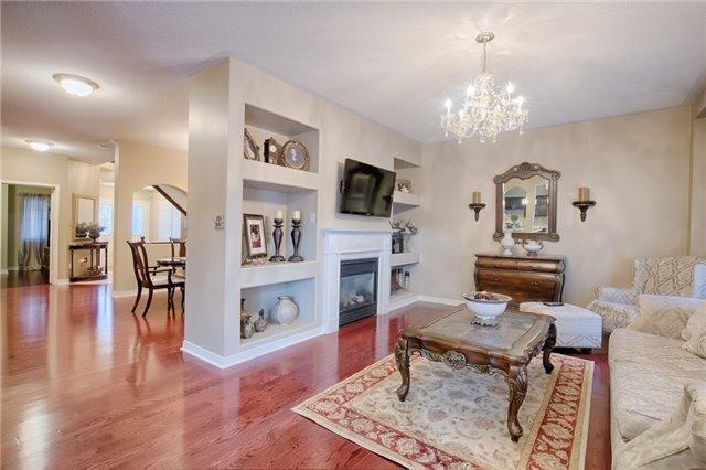 27 Hollylane Dr, House detached with 4 bedrooms, 3 bathrooms and 4 parking in Markham ON | Image 4