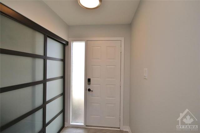 20 Jenny Private, Townhouse with 3 bedrooms, 3 bathrooms and 2 parking in Ottawa ON | Image 2