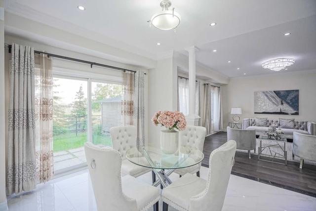 19 Park Place Dr, House detached with 5 bedrooms, 5 bathrooms and 6 parking in Markham ON | Image 2