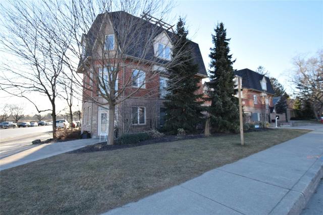 1 - 198 Lakeshore Rd W, Townhouse with 3 bedrooms, 3 bathrooms and 2 parking in Mississauga ON | Image 18