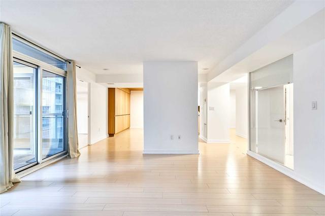 622 - 10 Capreol Crt, Condo with 2 bedrooms, 2 bathrooms and 1 parking in Toronto ON | Image 20