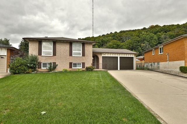 138 Marcella Cres, House detached with 3 bedrooms, 2 bathrooms and 4 parking in Hamilton ON | Image 2